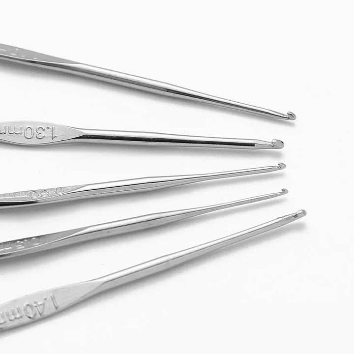 Metal Crochet Hooks Set for Lace Weaving (Size 0.5-1.9mm)